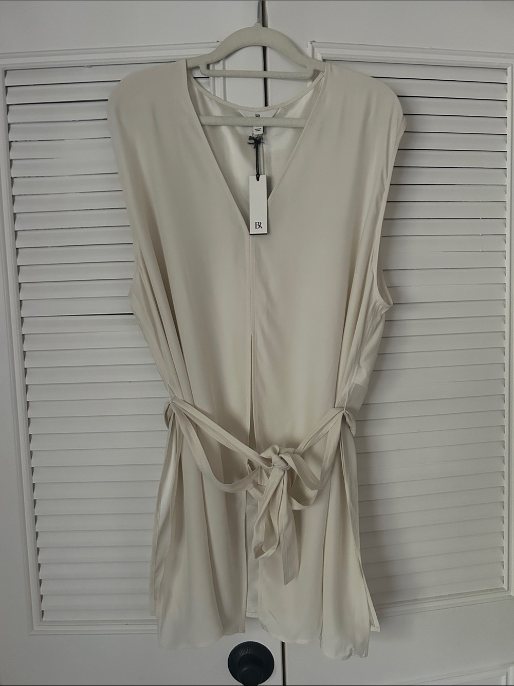 Banana Republic Cream Sleeveless V-Neck Tie-Waist Tunic